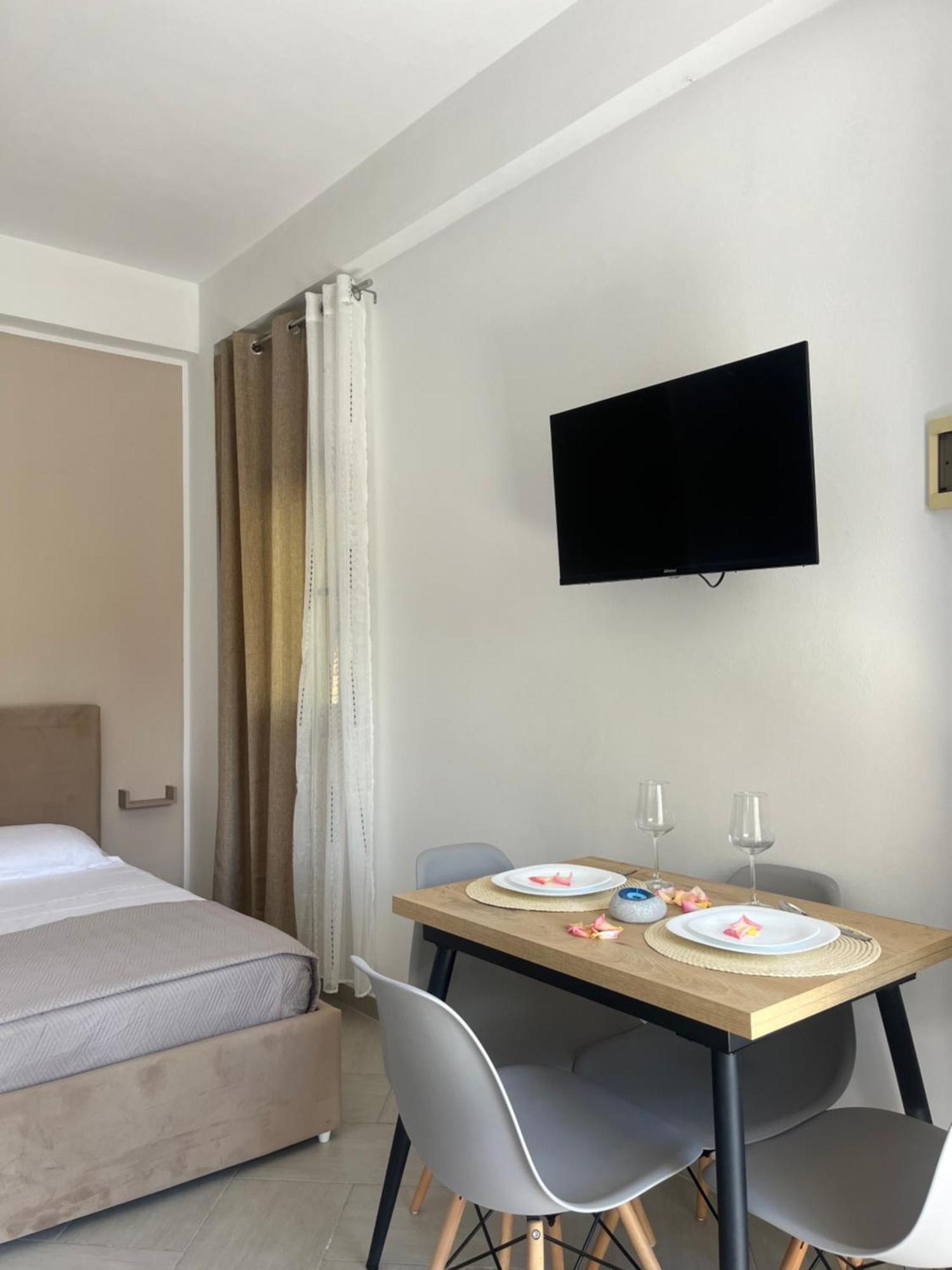 Blossom Apartments Vlore Exterior photo